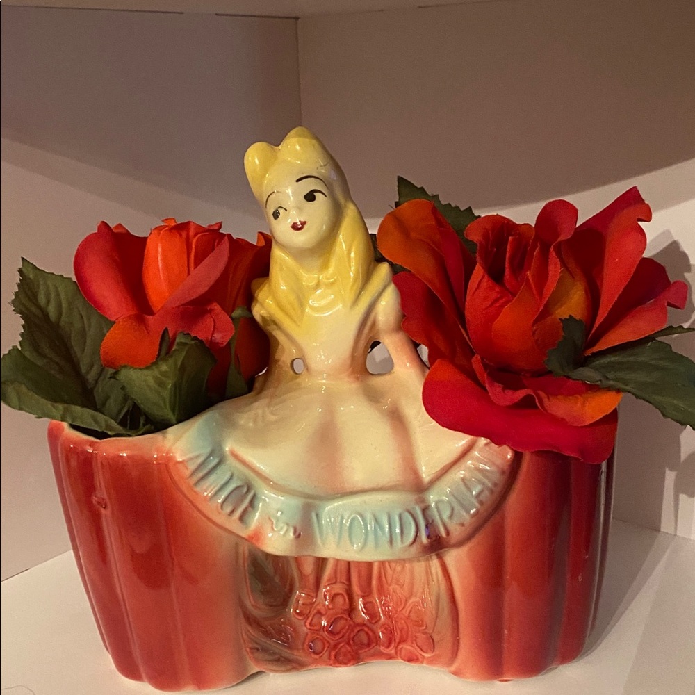 Alice in Wonderland Ceramic Bath Holder - Red and Cream